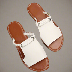 Katelina | Handgefertigte flache Sandalen aus Premium-Material in Weiß