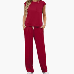 Zweiteiliges Sommer Set für Damen mit Kappärmeln und Taschen in Weinrot