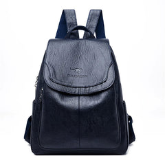 Kristlaug | Eleganter und leichter Rucksack in zartem Weißton in Marineblau
