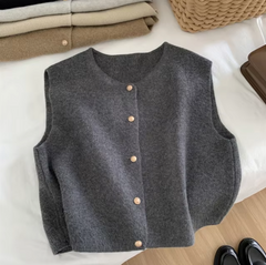 Annabeth – Gestrickte ärmellose Weste in Grau