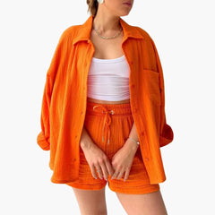 Zweiteiliges Set mit Shorts für Damen - lässiger Sommerlook in Orange