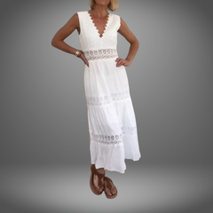 Wilhelmina© | Ärmelloses V-Ausschnitt-Kleid mit Spitze in Weiß
