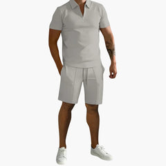 Herren Sommer-Zweiteiler mit Half-Zip-Shirt und Shorts in Hellgrau