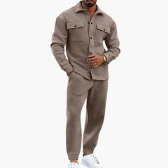 Zweiteiliges Herren Set mit Langarmhemd und Hose in Khaki