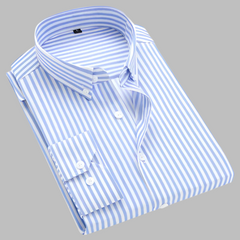 Herrenhemd aus kariertem Oxford-Material in Hellblau