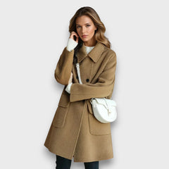 Melviana – Klassischer Mantel in Khaki