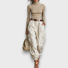 Lorena – Set mit Stehkragen-Shirt und Cargo-Hose in Khaki