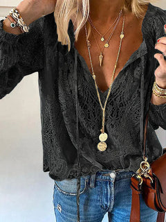 Shirley - Langärmlige Bluse mit Spitzendetails in Schwarz