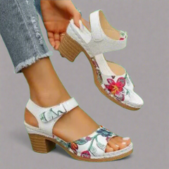 Marisa | Handgefertigte Sandalen mit offener Spitze, aus hochwertigen Materialien in Weiß