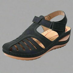 Ursanika | Bequeme Sandalen für den ganzen Tag in Schwarz