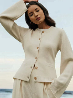 Hildegard - Modische Strickjacke mit weiten Ärmeln in Beige