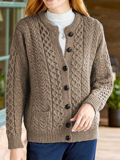 ELEGANTER KABELSTRICK-CARDIGAN | STILVOLL, KOMFORTABEL, VIELSEITIG in Camel