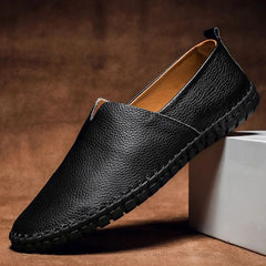 Handgenähte Loafers aus Leder in Schwarz