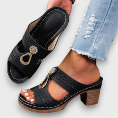 Elvanna – Elegante Sommerschuhe mit Schmuckdetail in Schwarz