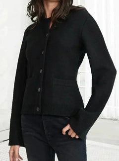 Hildegard - Modische Strickjacke mit weiten Ärmeln in Schwarz
