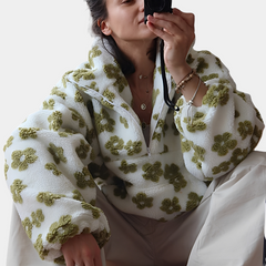 Elizabeth - Stylischer Pullover mit Blumendekoration in Weiß