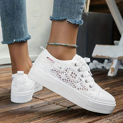 Keziah - Schicke und luftige Spitzensneaker in Weiß