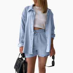 Zweiteiliges Set mit Shorts für Damen - lässiger Sommerlook in Hellblau