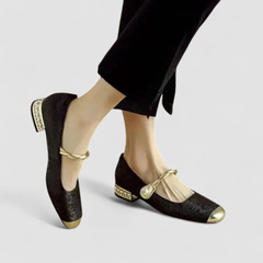 Natascha | Damen Riemen Detail Niedriger Absatz Schuhe in Schwarz