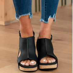 Selene - Keilschuhe in Schwarz