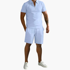 Herren Sommer-Zweiteiler mit Half-Zip-Shirt und Shorts in Hellblau