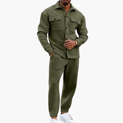 Zweiteiliges Herren Set mit Langarmhemd und Hose in Armee grün