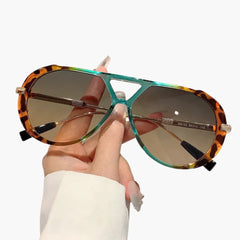 Damen Sonnenbrille mit UV400 Schutz und zweifarbigem Rahmen in Leopardengrün