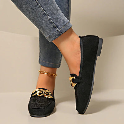 Brzyna - Elegante Loafers mit dekorativem Kettendetail