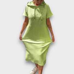 Yareni – Hoodie-Kleid mit urbanem Flair in Grün
