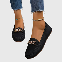 Regine | Damen Kettendetail Slip-On Loafer in Schwarz