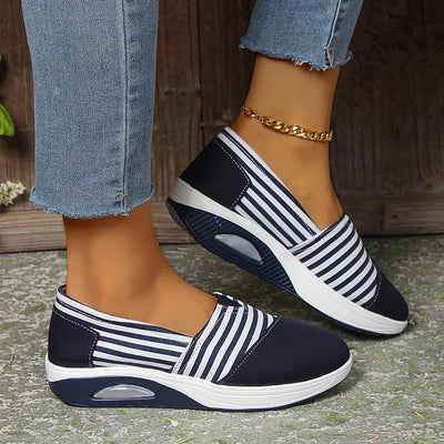 Tasha - Bequeme orthopädische Schlupf Auf Turnschuh Mit Streifen