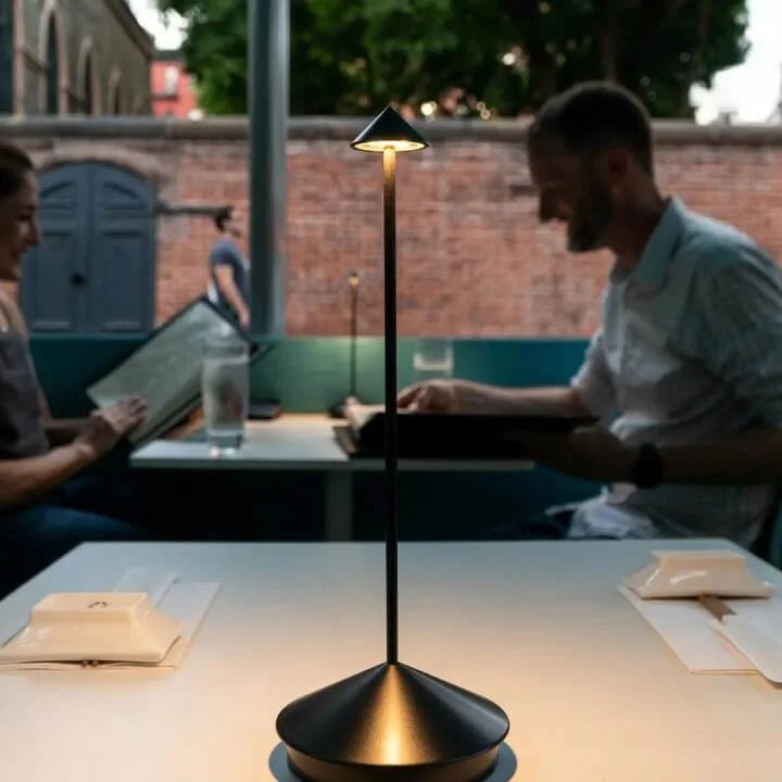PointLight - Elegante Tischlampe