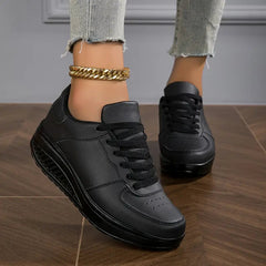 Sable - Plateau-Sneaker mit Schnürung in bequemer Passform in Schwarz
