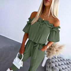 CAMILA – Schicker Off-Shoulder Volant-Hüftgurt-Jumpsuit in Olivgrün