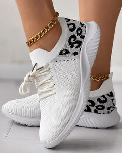 Karin - Spitzenschuhe mit Aufdruck in Beige