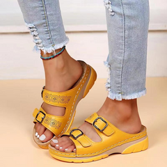 Ösen-Ledersandalen mit Schnalle für Damen in Gelb
