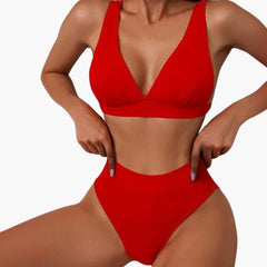 Geripptes Damen-Bikini-Set mit breiten Trägern für den Sommer in Rot