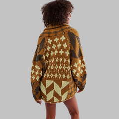 Laura | Zeitloser Damencardigan in soften Materialien in Braun