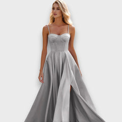 Victoria – Schulterfreies Abendkleid mit Rückenschnürung in Grau
