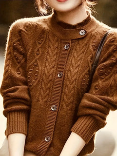 ELEGANTER BRAUNER KABELSTRICK-CARDIGAN | STILVOLL, KOMFORTABEL, VIELSEITIG in Hellbraun