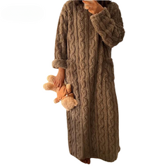 Warmes Pulloverkleid aus Kabelstrick für Damen in Braun