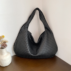 Estelle - Große handgewebte Schultertasche für Damen in Schwarz