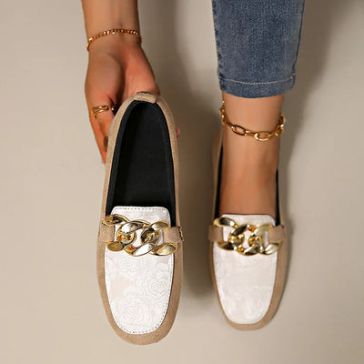 Brzyna - Elegante Loafers mit dekorativem Kettendetail