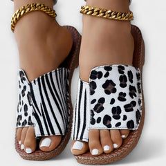 Meline – Sandalen mit Animal-Print in Weißer Leopard