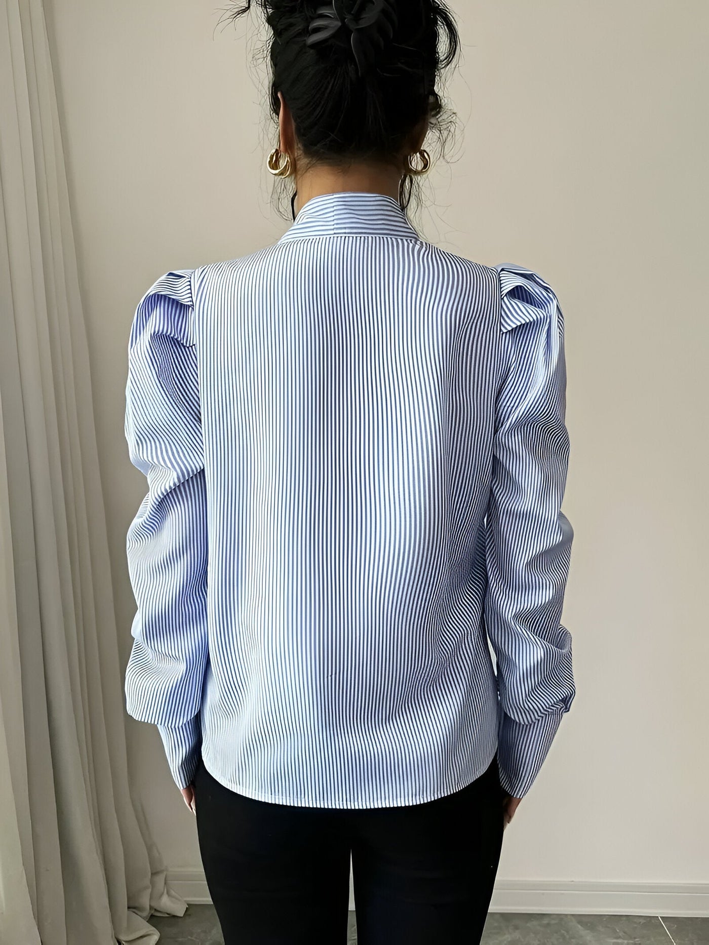 Bastian | Elegantes gestreiftes Hemd mit großem Schleifen-Detail