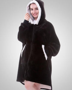 Susanne | Damen Kuschelige Oversized Kapuzendecke in Schwarz 1