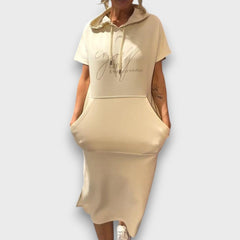 Yareni – Hoodie-Kleid mit urbanem Flair in Beige