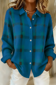 Anna – Weiche Strickjacke mit Karomuster in Blau