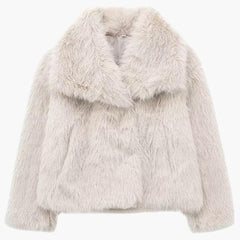 Mara | Flauschiger Mantel für Damen in Weiß