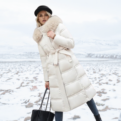 Jacqueline - Elegante Winterjacke für Damen in Weiß mit beigem Kragen
